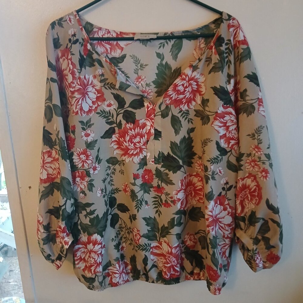 Women's LOFT floral flower print blouse size Medium like new